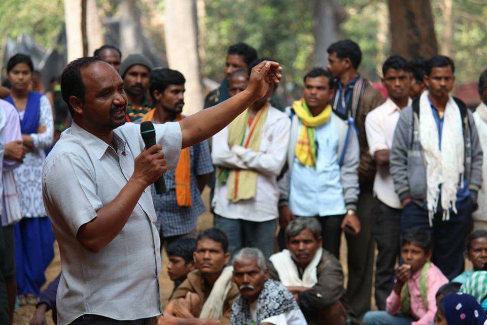 ०१.११ः जि.प. सदस्य लालसू दादा भामरागड मधून जनतेचा उमेदवार म्हणून विजयी
