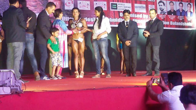 चॅम्पियनच्याशिपमधील 'मिस वर्ल्ड' किताबाची मानकरी (छाया सौजन्य - फेसबुक/भूमिका शर्मा)